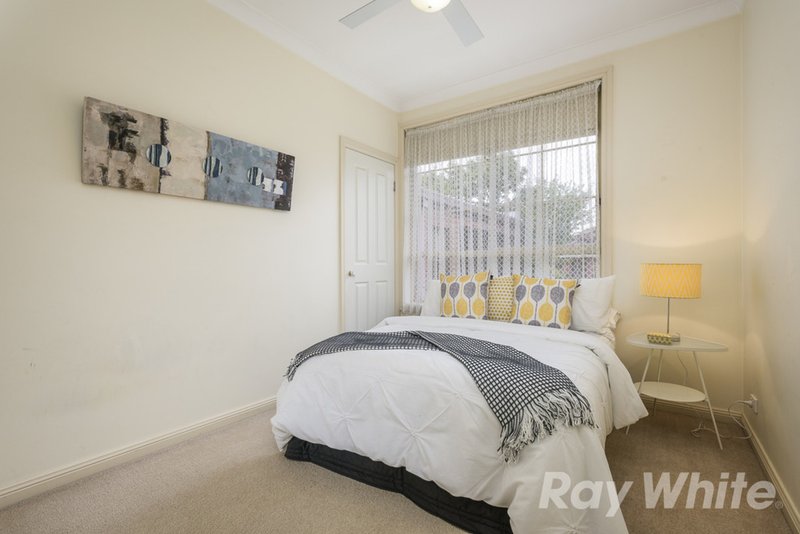 Photo - 2/6 Hinkler Road, Glen Waverley VIC 3150 - Image 8