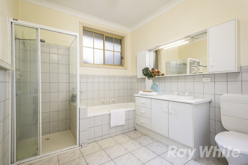 Photo - 2/6 Hinkler Road, Glen Waverley VIC 3150 - Image 9