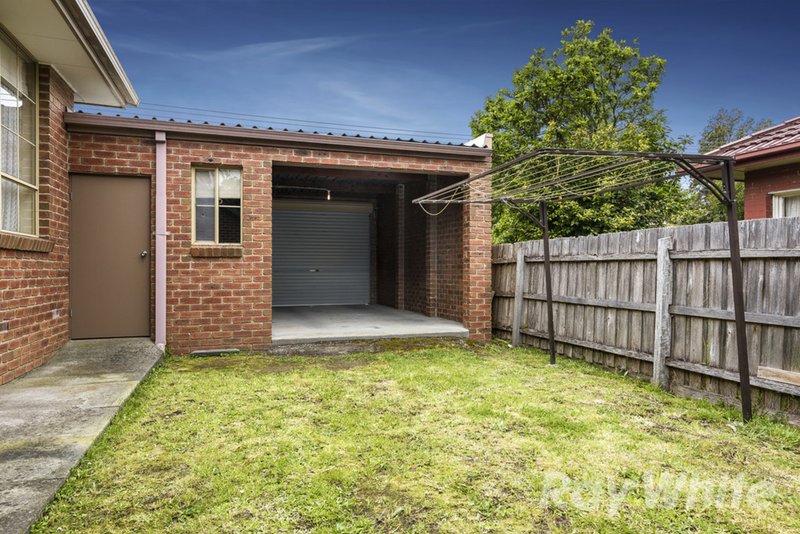 Photo - 2/6 Hinkler Road, Glen Waverley VIC 3150 - Image 10