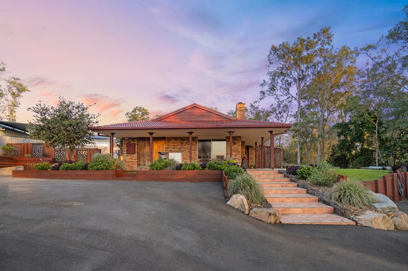 Photo - 26 Honeyeater Crescent, Moggill QLD 4070 - Image 5