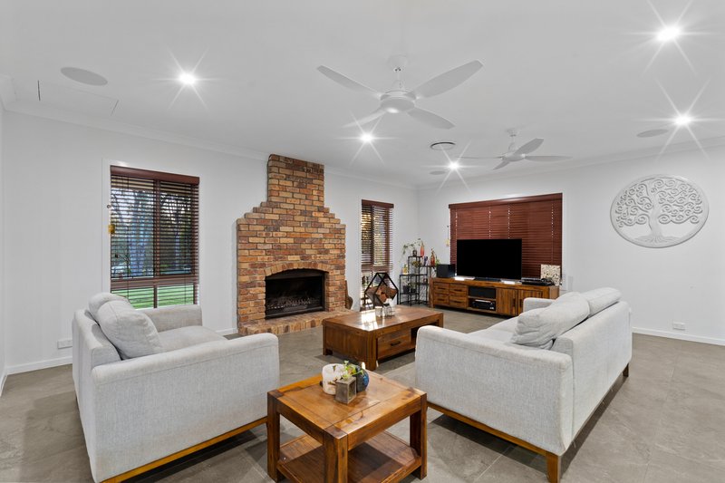 Photo - 26 Honeyeater Crescent, Moggill QLD 4070 - Image 7