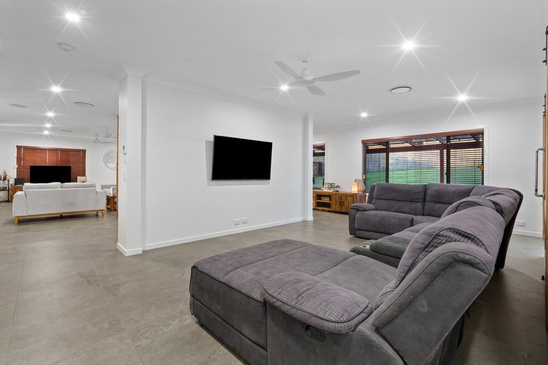 Photo - 26 Honeyeater Crescent, Moggill QLD 4070 - Image 11