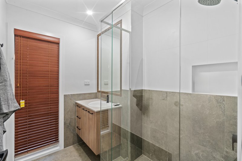 Photo - 26 Honeyeater Crescent, Moggill QLD 4070 - Image 13