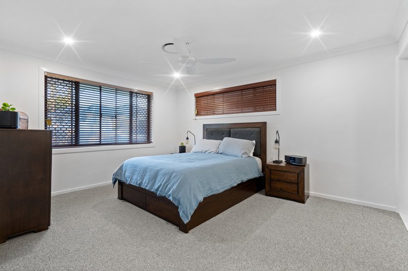 Photo - 26 Honeyeater Crescent, Moggill QLD 4070 - Image 14