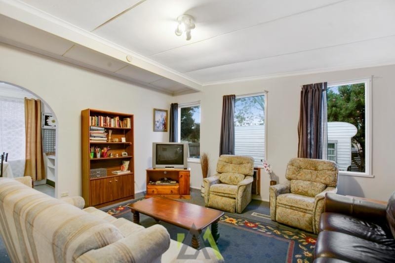 Photo - 26 Hoya Crescent, Frankston North VIC 3200 - Image 3