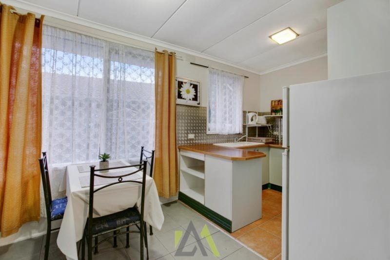 Photo - 26 Hoya Crescent, Frankston North VIC 3200 - Image 5