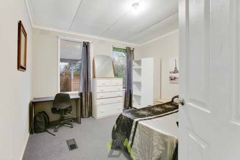 Photo - 26 Hoya Crescent, Frankston North VIC 3200 - Image 7