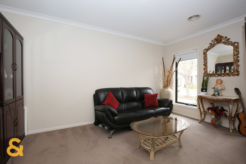 Photo - 26 Huntingfield Street, Craigieburn VIC 3064 - Image 2