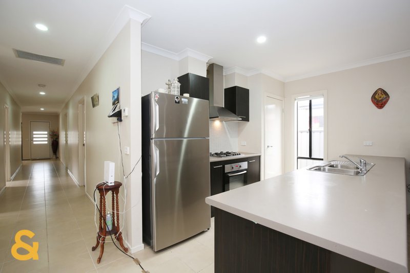 Photo - 26 Huntingfield Street, Craigieburn VIC 3064 - Image 3