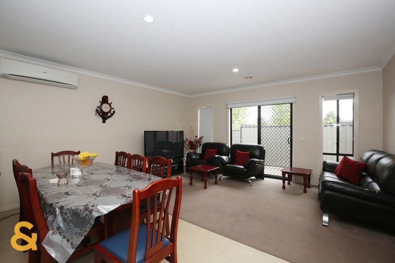 Photo - 26 Huntingfield Street, Craigieburn VIC 3064 - Image 4