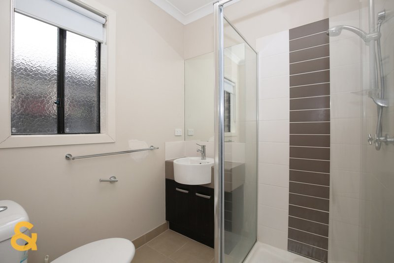 Photo - 26 Huntingfield Street, Craigieburn VIC 3064 - Image 6