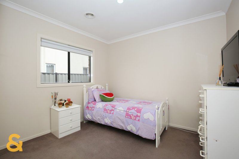 Photo - 26 Huntingfield Street, Craigieburn VIC 3064 - Image 9