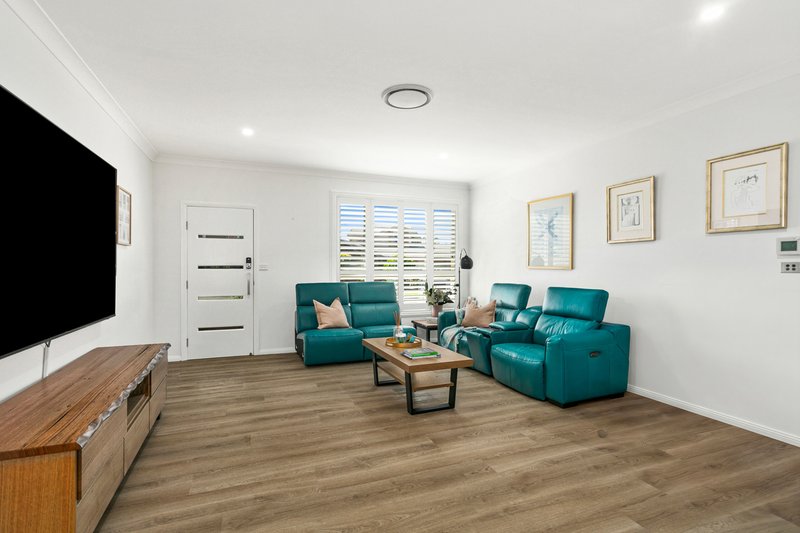 Photo - 2/6 Hutchinson Drive, Balgownie NSW 2519 - Image 2