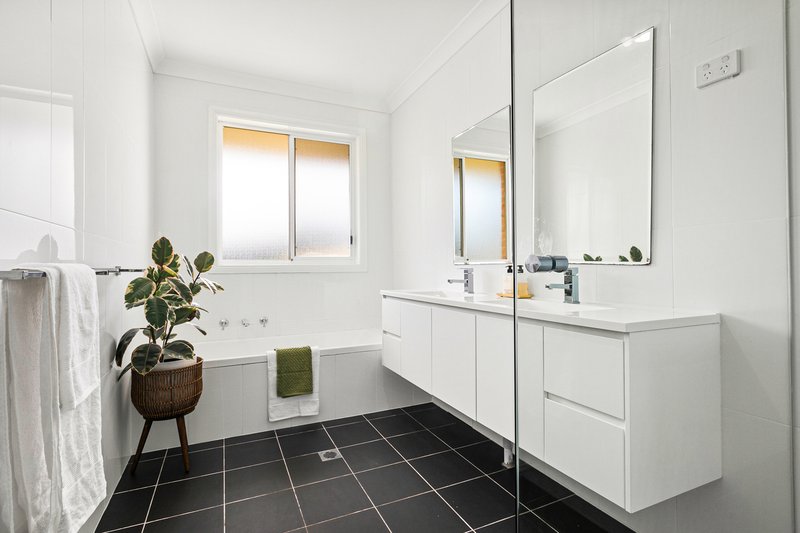 Photo - 2/6 Hutchinson Drive, Balgownie NSW 2519 - Image 7
