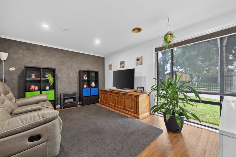 Photo - 26 Illalong Crescent, Munno Para SA 5115 - Image 4
