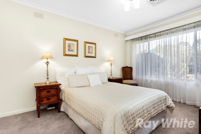 Photo - 26 Ingleside Crescent, Glen Waverley VIC 3150 - Image 7