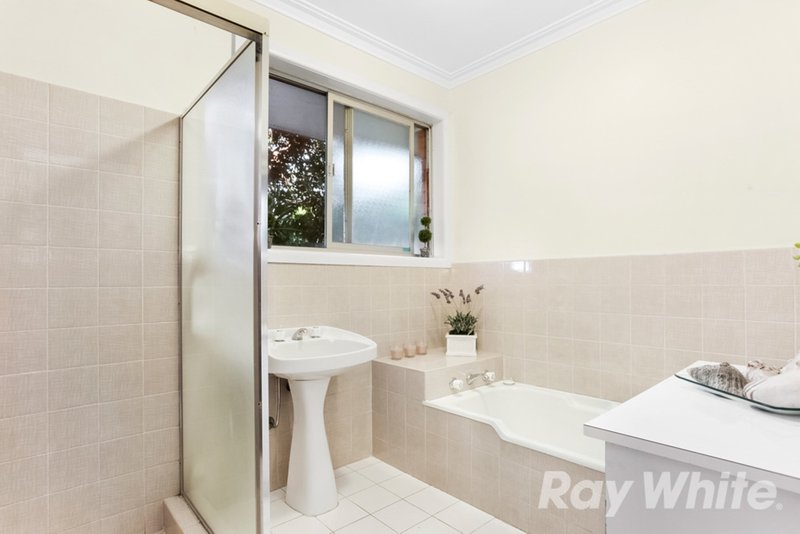 Photo - 26 Ingleside Crescent, Glen Waverley VIC 3150 - Image 8