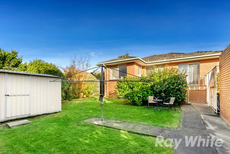 Photo - 26 Ingleside Crescent, Glen Waverley VIC 3150 - Image 9