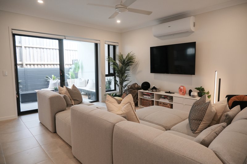 Photo - 26 Island Parade, Morayfield QLD 4506 - Image 3
