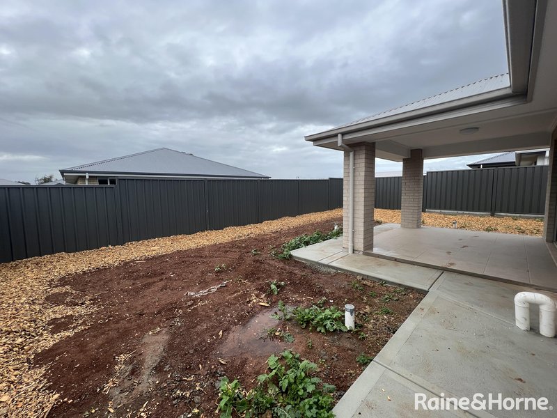 Photo - 26 Islay Place, Blakeview SA 5114 - Image 2