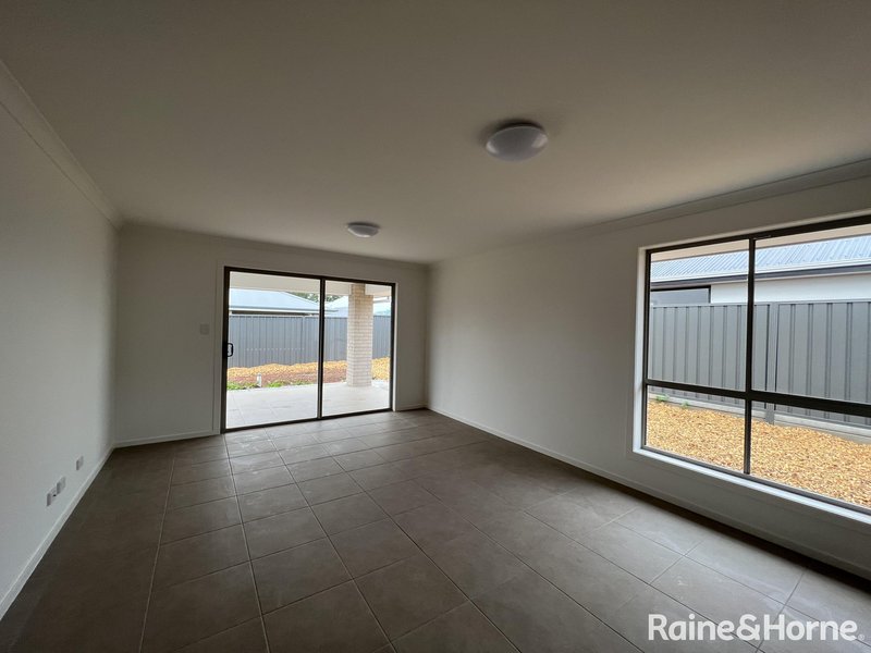 Photo - 26 Islay Place, Blakeview SA 5114 - Image 11