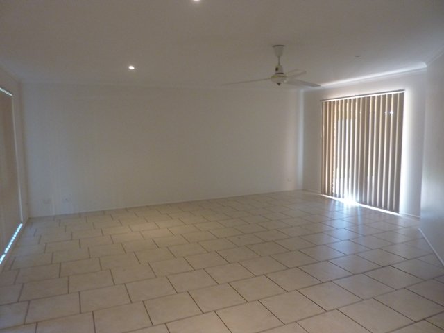 Photo - 26 Jandowae Street, Runcorn QLD 4113 - Image 2