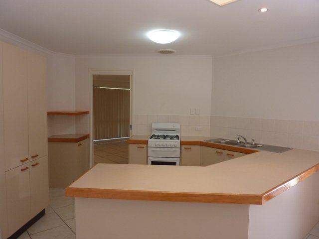 Photo - 26 Jandowae Street, Runcorn QLD 4113 - Image 3