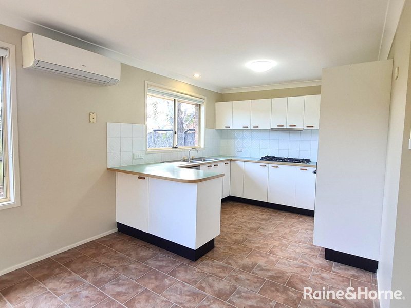 Photo - 26 Jimbour Court, Wattle Grove NSW 2173 - Image 8