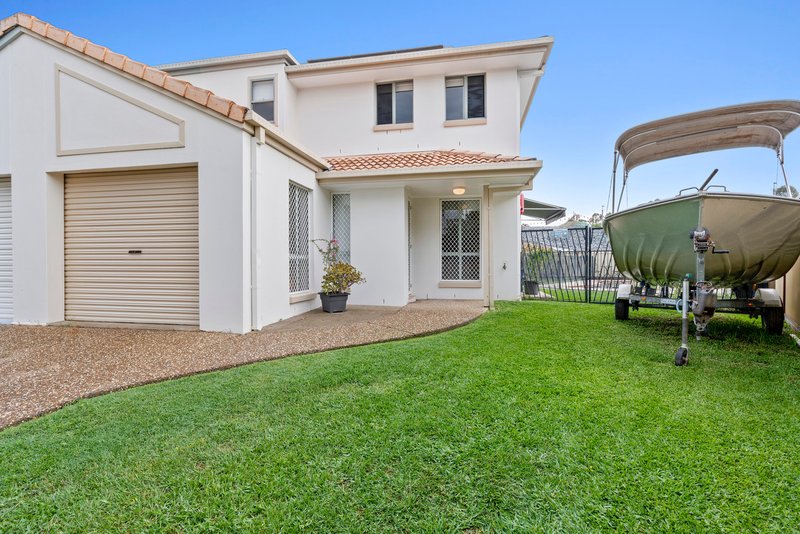 Photo - 2/6 Joshua Close, Arundel QLD 4214 - Image 13