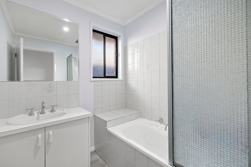 Photo - 26 Joyce Street, Cranbourne West VIC 3977 - Image 12