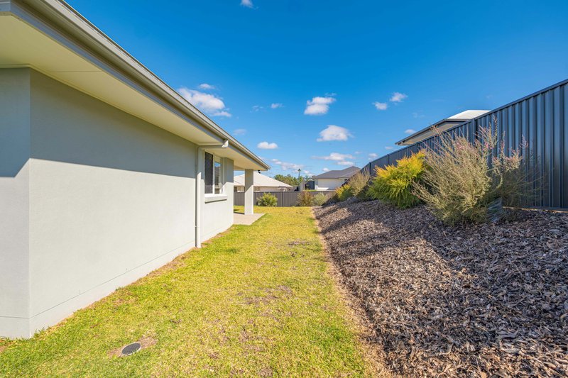 Photo - 26 Kensington Drive, Southside QLD 4570 - Image 14