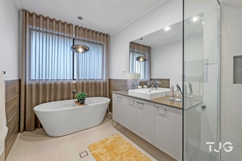 Photo - 26 Kiewa Grove (The Gables) , Box Hill NSW 2765 - Image 12