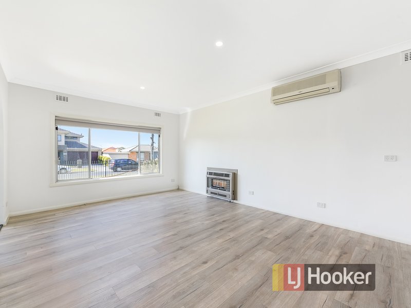 Photo - 26 King Street, Pakenham VIC 3810 - Image 4