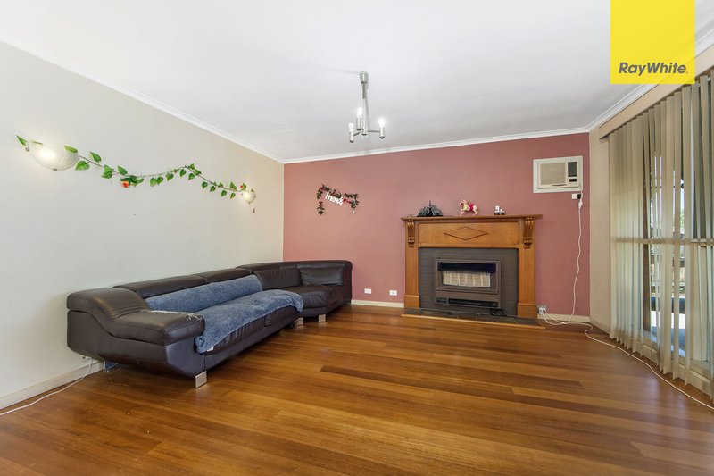 Photo - 26 Kings Road, St Albans VIC 3021 - Image 2