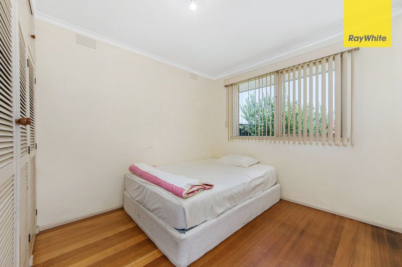 Photo - 26 Kings Road, St Albans VIC 3021 - Image 4