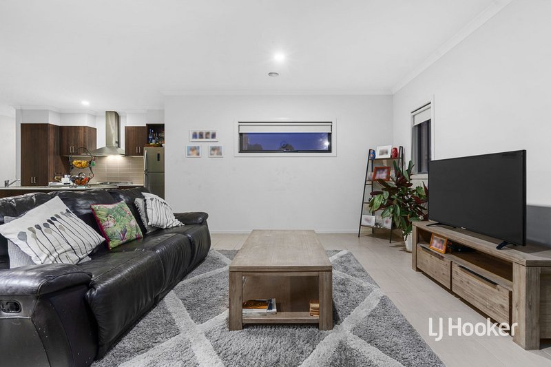 Photo - 26 Kingsley Avenue, Point Cook VIC 3030 - Image 8