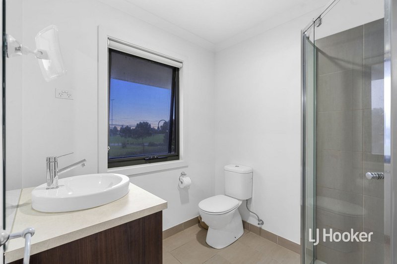 Photo - 26 Kingsley Avenue, Point Cook VIC 3030 - Image 12