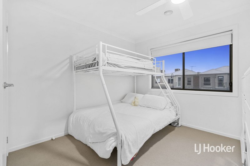 Photo - 26 Kingsley Avenue, Point Cook VIC 3030 - Image 13