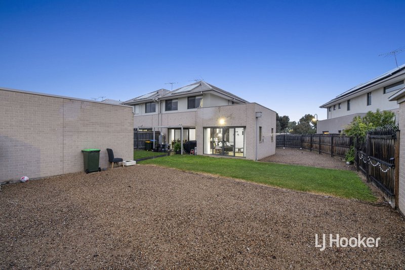 Photo - 26 Kingsley Avenue, Point Cook VIC 3030 - Image 16