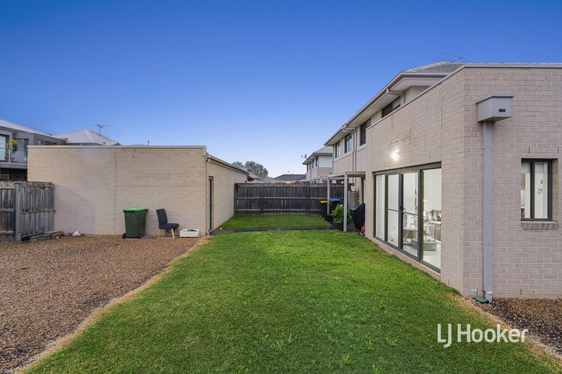 Photo - 26 Kingsley Avenue, Point Cook VIC 3030 - Image 17