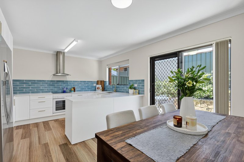 2/6 Kitchener Road, Melville WA 6156