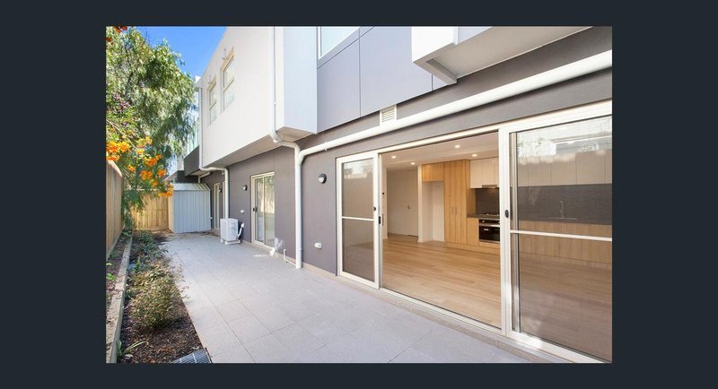 Photo - 2/6 Kokaribb Road, Carnegie VIC 3163 - Image 6