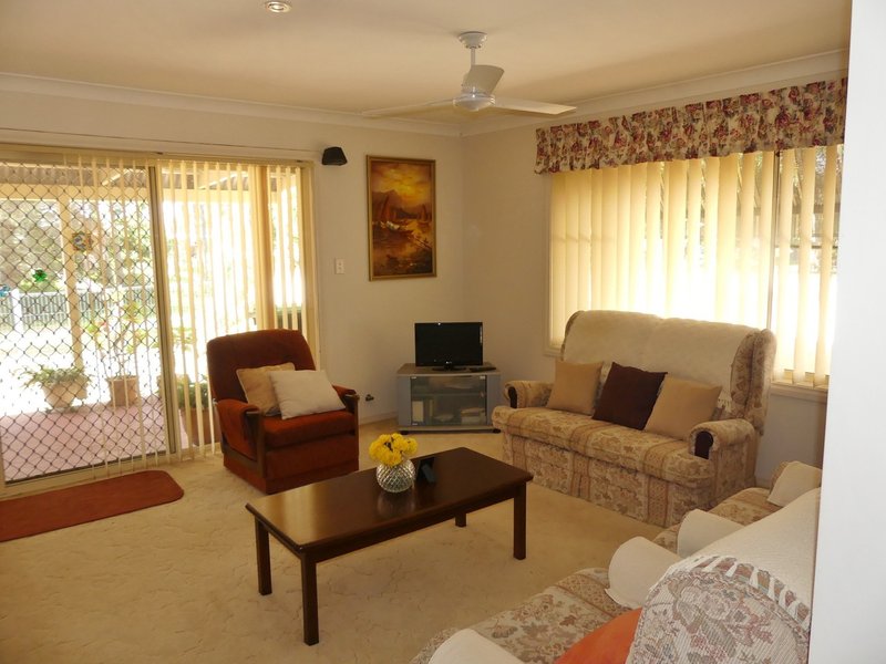 Photo - 2/6 Lachlan Avenue, Tuncurry NSW 2428 - Image 9