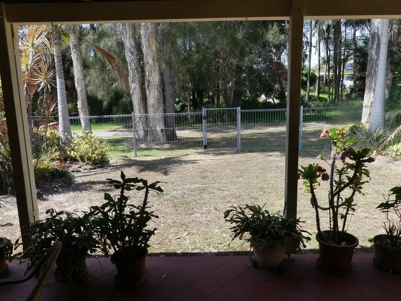 Photo - 2/6 Lachlan Avenue, Tuncurry NSW 2428 - Image 11