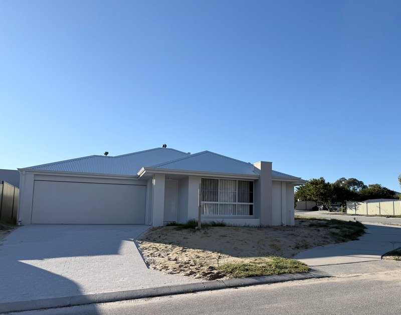 Photo - 26 Lady Lindsay Cove, Yanchep WA 6035 - Image 1