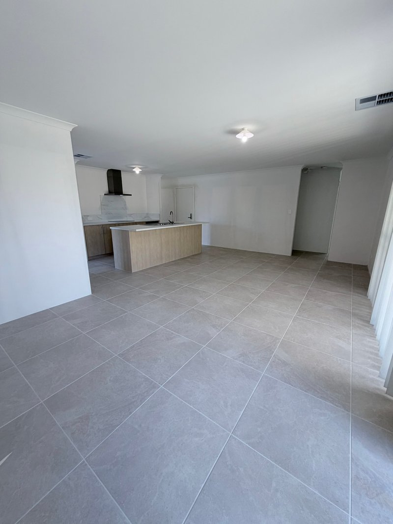 Photo - 26 Lady Lindsay Cove, Yanchep WA 6035 - Image 5