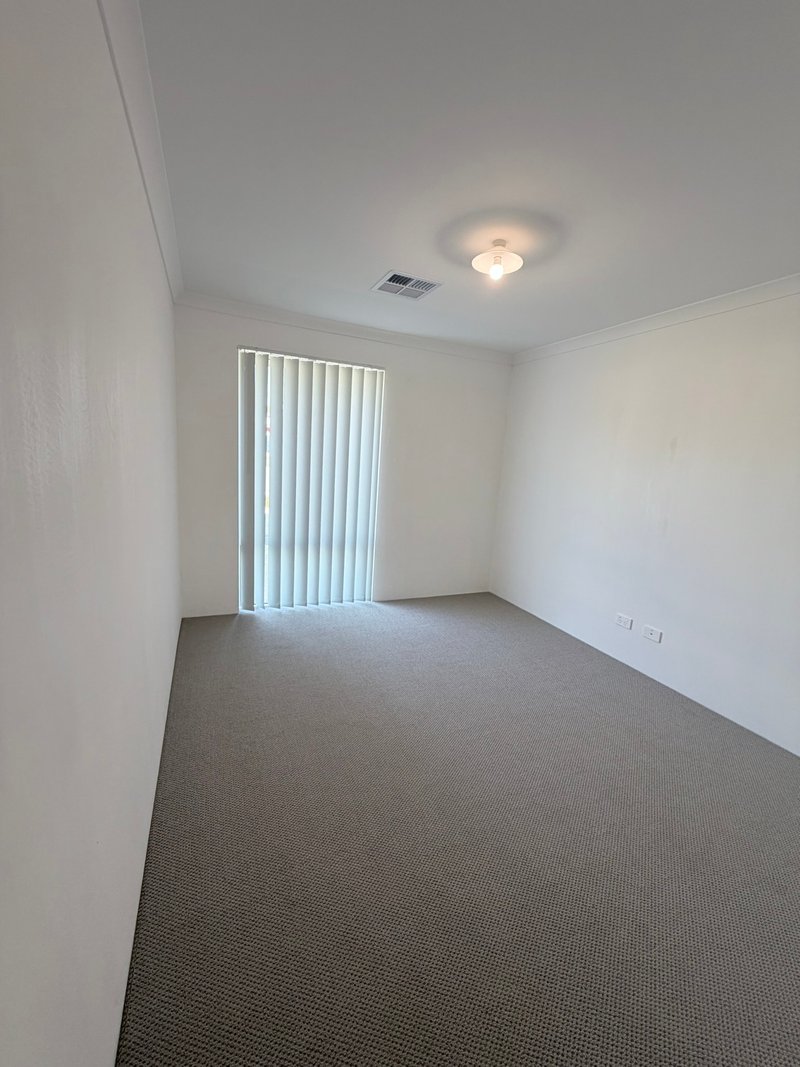 Photo - 26 Lady Lindsay Cove, Yanchep WA 6035 - Image 6