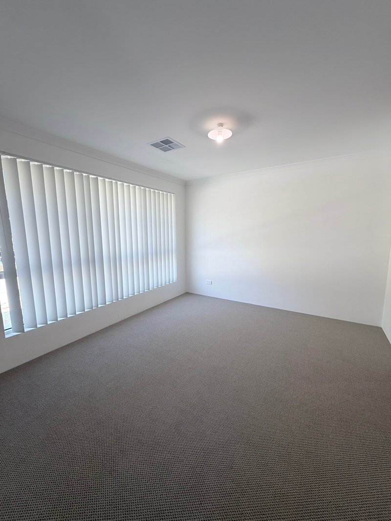 Photo - 26 Lady Lindsay Cove, Yanchep WA 6035 - Image 7