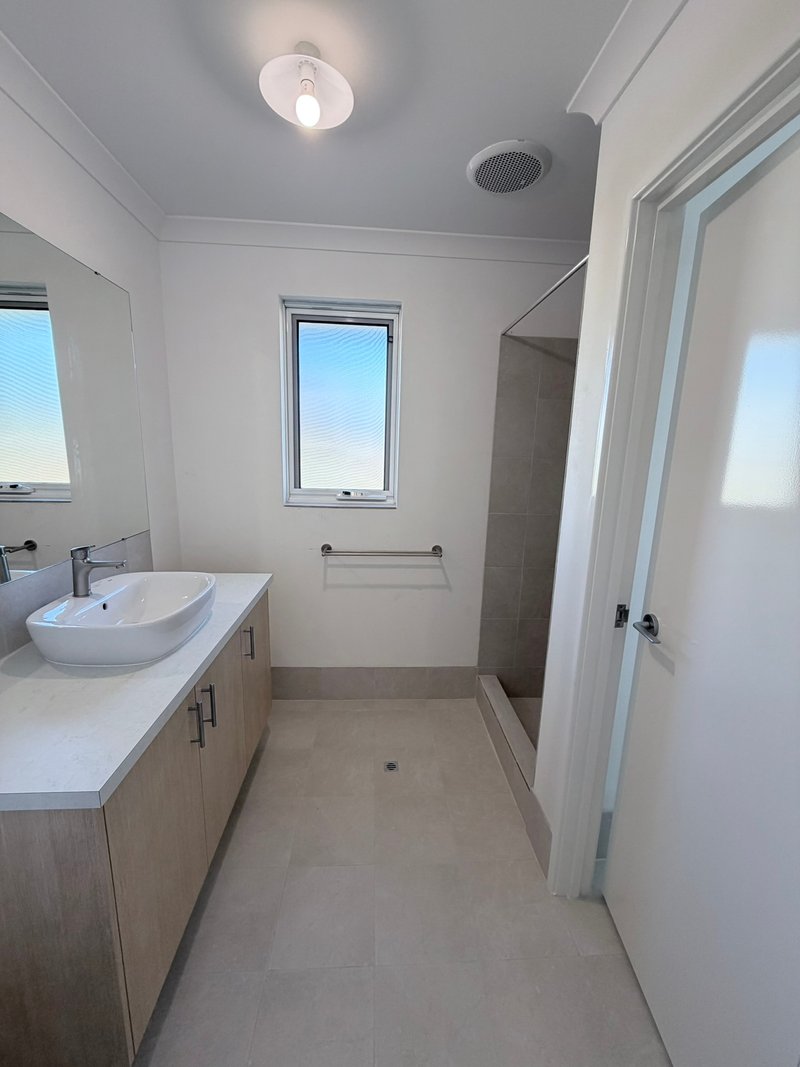 Photo - 26 Lady Lindsay Cove, Yanchep WA 6035 - Image 9