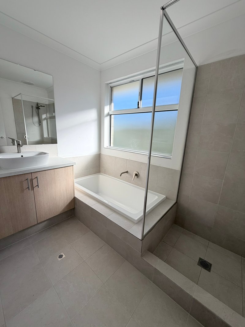 Photo - 26 Lady Lindsay Cove, Yanchep WA 6035 - Image 12